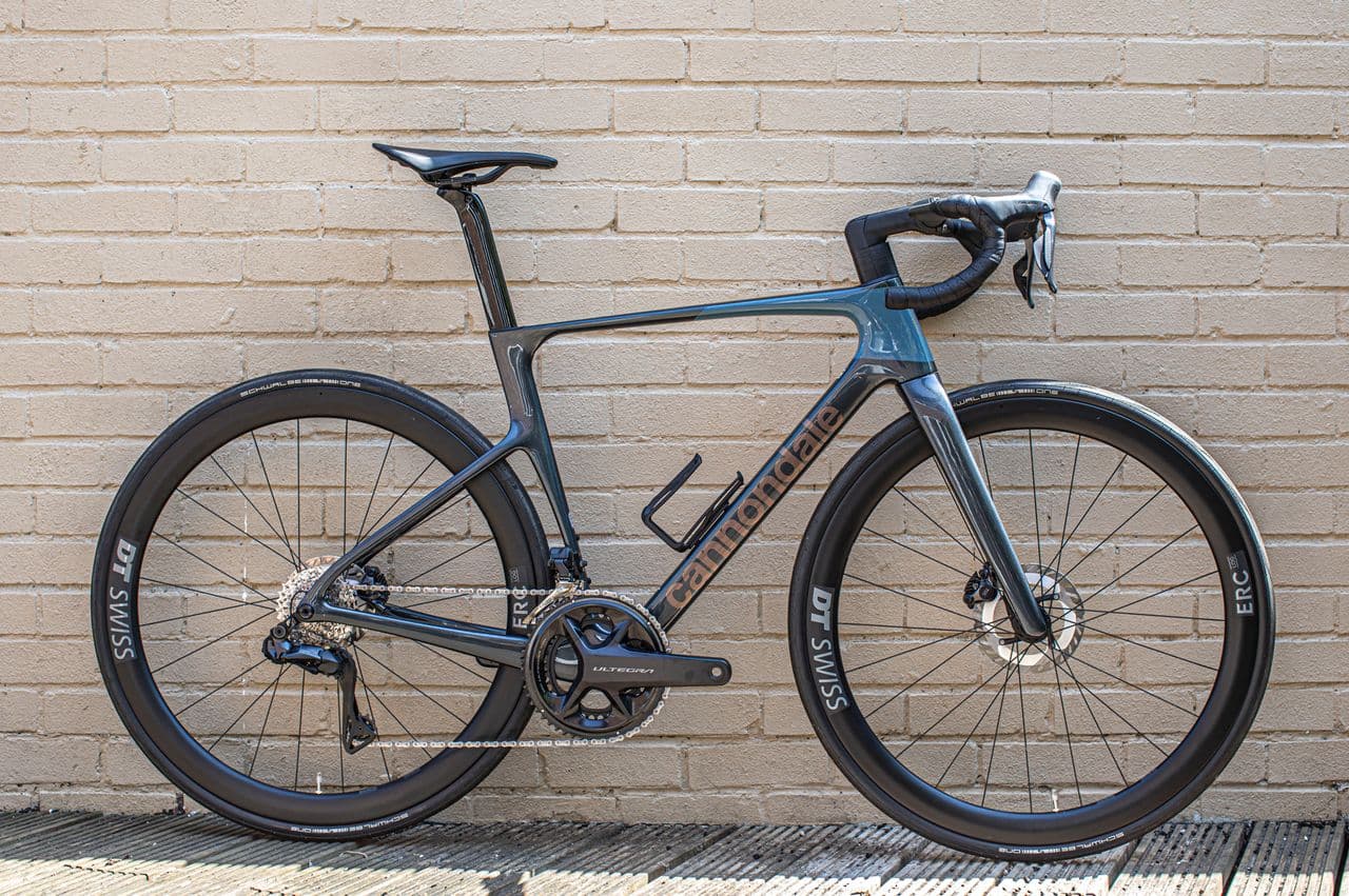 Testbericht zum Cannondale SuperSix Evo 2 2026: Ein hervorragend ausbalanciertes Rennvelo, das selbst in der Mittelklasse-Ausstattung um den Titel in seiner Klasse mitspielen kann